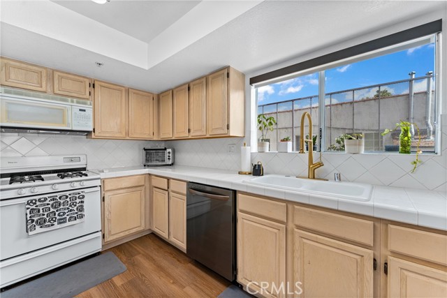 Detail Gallery Image 14 of 27 For 318 N Adams St #103,  Glendale,  CA 91206 - 2 Beds | 2 Baths