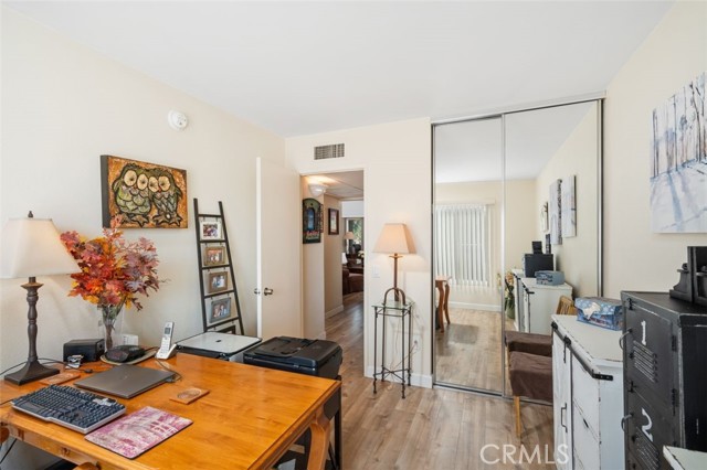 Detail Gallery Image 14 of 32 For 18350 Hatteras St #229,  Tarzana,  CA 91356 - 2 Beds | 1 Baths