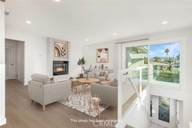 Detail Gallery Image 5 of 28 For 372 Locust, Laguna Beach,  CA 92651 - 2 Beds | 2 Baths