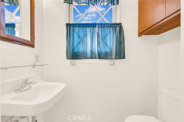 321 E Oakmont Drive, Montebello CA: https://media.crmls.org/medias/5c19df4e-2b66-4e3e-9ab2-91374789fad4.jpg