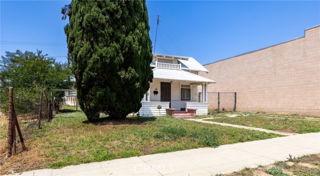 124 S Olive Avenue, Rialto CA: https://media.crmls.org/medias/5c19f632-b95d-49f6-b156-714508c5e5f6.jpg
