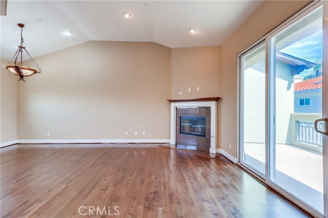 Detail Gallery Image 3 of 25 For 2620 Grant Ave #B,  Redondo Beach,  CA 90278 - 4 Beds | 2/1 Baths