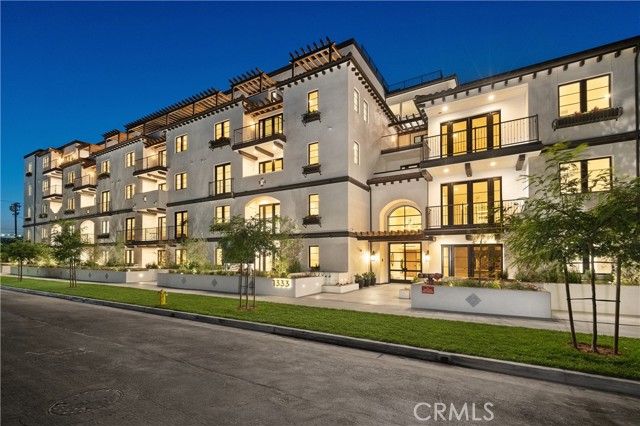 Detail Gallery Image 19 of 38 For 1333 S Orange Grove Ave #401,  Los Angeles,  CA 90019 - 3 Beds | 2/1 Baths