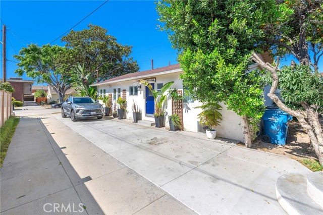 239 W Hillcrest Boulevard, Inglewood CA: https://media.crmls.org/medias/5c1a67a3-cc4c-4ab5-a3b8-814a8915ff2f.jpg