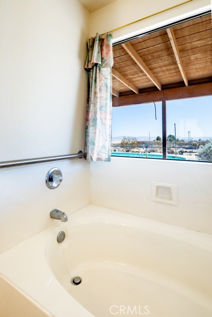 Detail Gallery Image 34 of 75 For 6425 Indian Cove Rd, Twentynine Palms,  CA 92277 - 4 Beds | 3 Baths