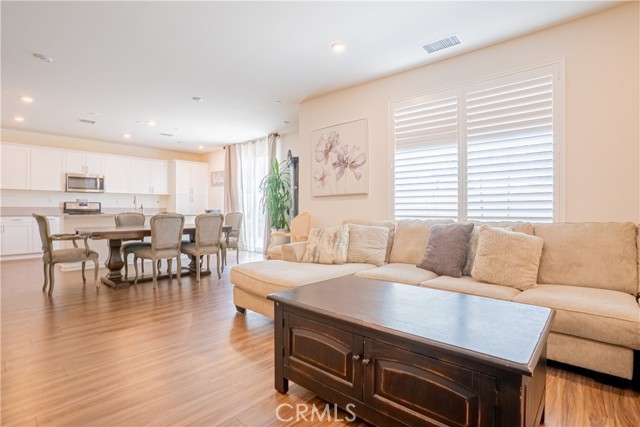 Detail Gallery Image 7 of 25 For 467 N Pinewood, Rialto,  CA 92376 - 4 Beds | 3 Baths