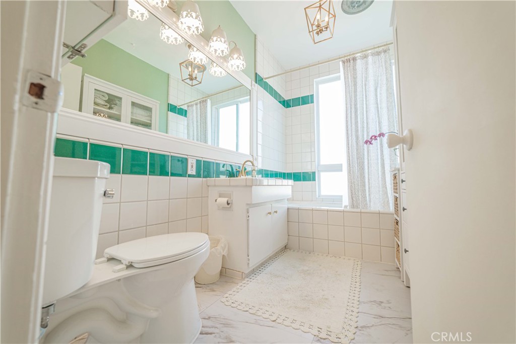 https://media.crmls.org/medias/5c1bc347-6d87-4f76-8f71-129635fbde57.jpg?preset=X-Large
