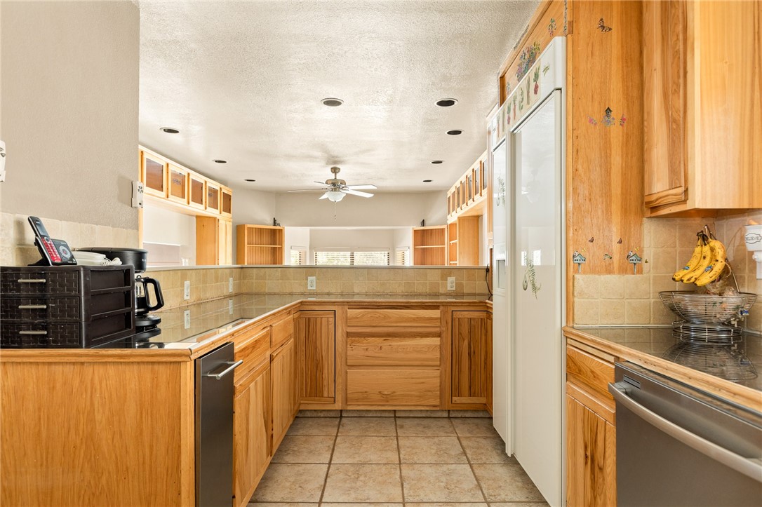 Detail Gallery Image 13 of 52 For 27596 N Bay Rd, Lake Arrowhead,  CA 92352 - 4 Beds | 2/1 Baths