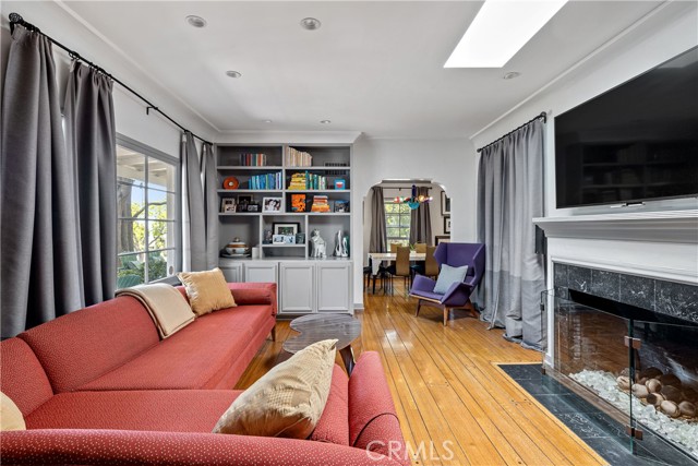 Detail Gallery Image 4 of 33 For 1701 Pier Ave, Santa Monica,  CA 90405 - 4 Beds | 2/1 Baths