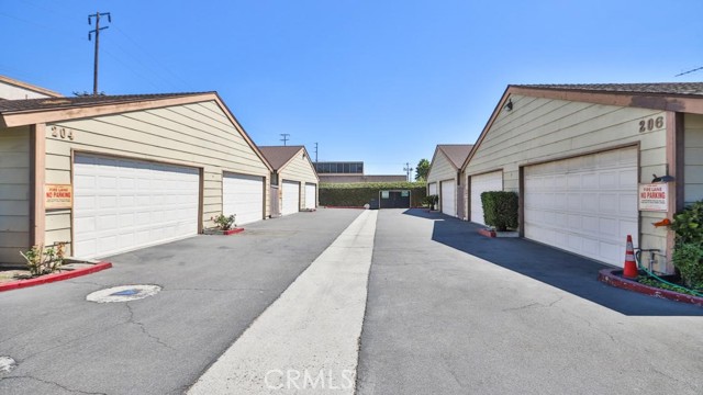 206 N Newhope Street, Santa Ana CA: https://media.crmls.org/medias/5c1d28b4-a5a8-45ae-b05d-981b11141f58.jpg