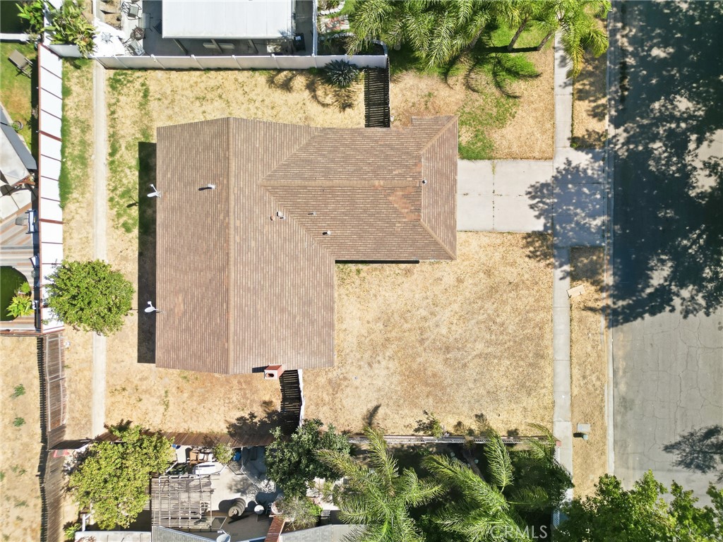 https://media.crmls.org/medias/5c1d670e-67a8-4103-8339-a79e896ff302.jpg?preset=X-Large