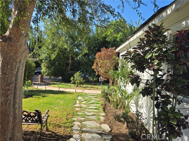 Detail Gallery Image 7 of 41 For 7503 Aqueduct Ave, Van Nuys,  CA 91406 - 3 Beds | 2/1 Baths