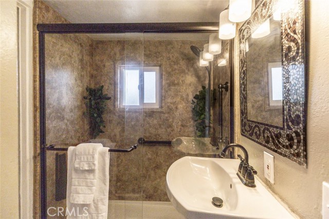 1010 N Madison Avenue, Pasadena CA: https://media.crmls.org/medias/5c1e6d62-1a54-4416-9e9d-df1f04a91714.jpg