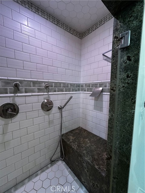Detail Gallery Image 18 of 38 For 5241 Colodny Dr #201,  Agoura Hills,  CA 91301 - 3 Beds | 2/1 Baths