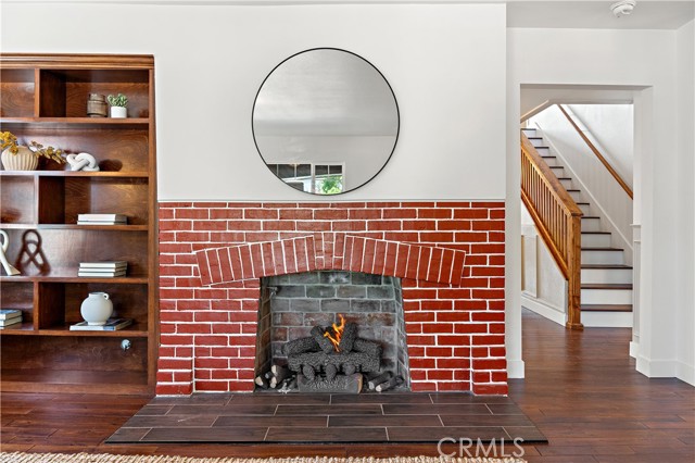 229 S Kingsley Drive, Los Angeles CA: https://media.crmls.org/medias/5c1ee08a-7691-4380-b80d-1516edb522f9.jpg
