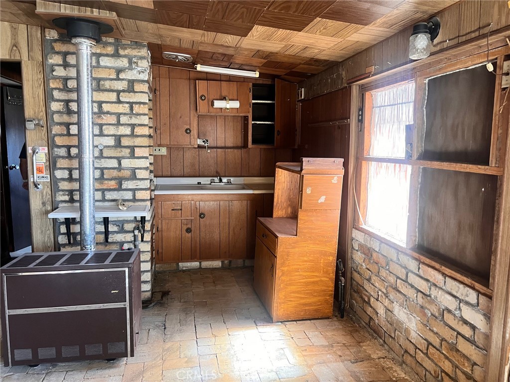 https://media.crmls.org/medias/5c1f868c-2389-4e58-b797-be6b35245ae8.jpg?preset=X-Large