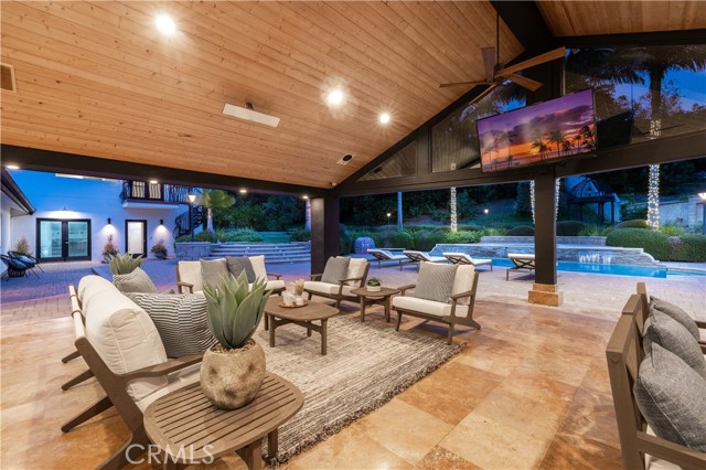 Detail Gallery Image 15 of 75 For 10372 Crawford Canyon Rd, Santa Ana,  CA 92705 - 5 Beds | 7/1 Baths