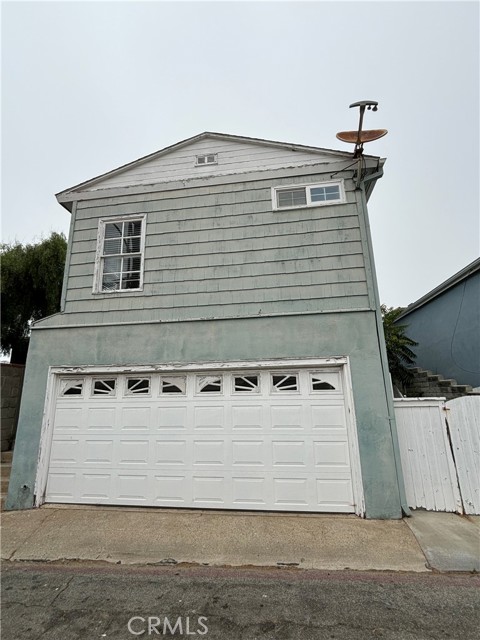 Full size 2 car garage in back alley