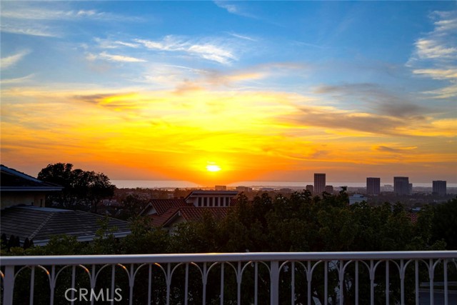 11 Montpellier, Newport Beach CA: https://media.crmls.org/medias/5c21698a-f541-4292-b923-a7283545e0f2.jpg