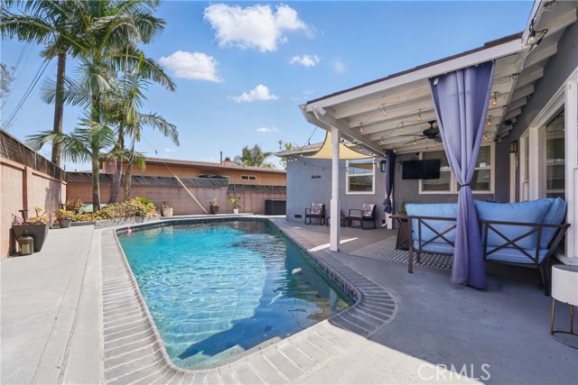 9489 Muroc Street, Bellflower CA: https://media.crmls.org/medias/5c2184a6-394d-486c-b056-5472062669b9.jpg