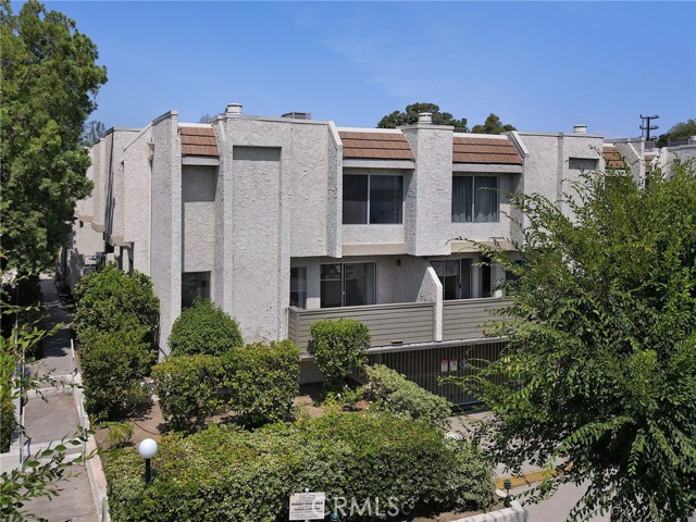 Detail Gallery Image 1 of 14 For 11818 Moorpark St #X,  Studio City,  CA 91604 - 2 Beds | 2/1 Baths