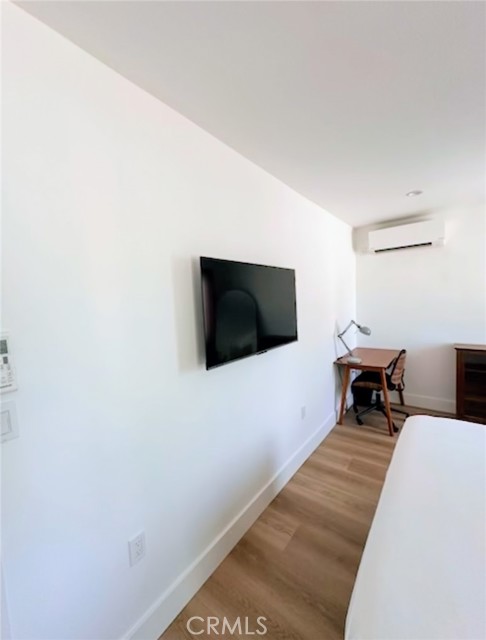 Detail Gallery Image 7 of 16 For 21054 Runnymede St, Canoga Park,  CA 91303 - 1 Beds | 1 Baths