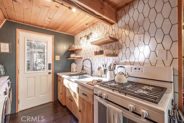 Detail Gallery Image 9 of 29 For 446 Riverside, Sugarloaf,  CA 92386 - 1 Beds | 1 Baths