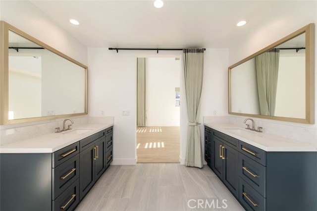 Detail Gallery Image 14 of 36 For 228 Stage, Irvine,  CA 92618 - 5 Beds | 5 Baths