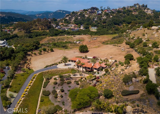 28306 Crescent Hill Way, Escondido CA: https://media.crmls.org/medias/5c22b0e8-93a2-4b48-8b33-43a122679457.jpg
