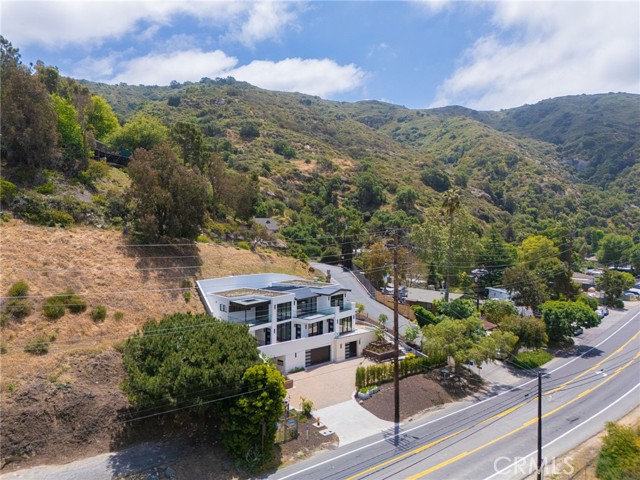 20000 Laguna Canyon Road, Laguna Beach CA: https://media.crmls.org/medias/5c248cca-b73a-411e-9097-fe0dfe76401c.jpg