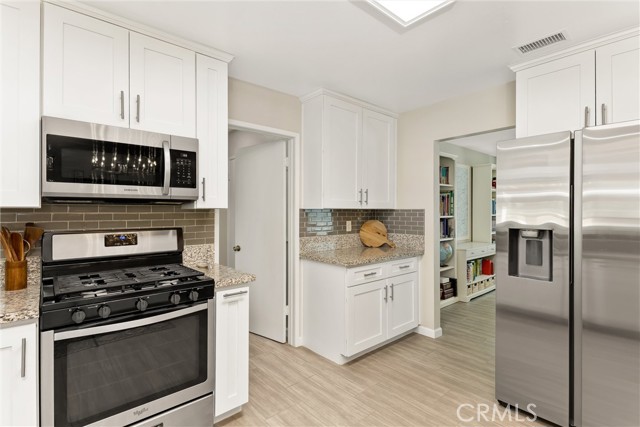 Detail Gallery Image 14 of 45 For 28216 Eucalyptus, Highland,  CA 92346 - 3 Beds | 2/1 Baths