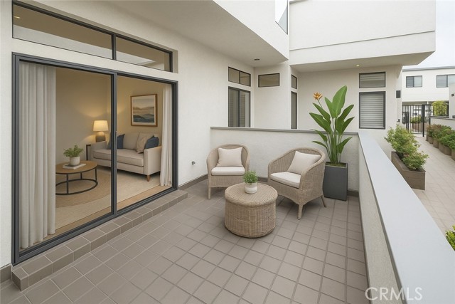 Detail Gallery Image 4 of 35 For 14025 Riverside Dr #3,  Sherman Oaks,  CA 91423 - 3 Beds | 3/1 Baths