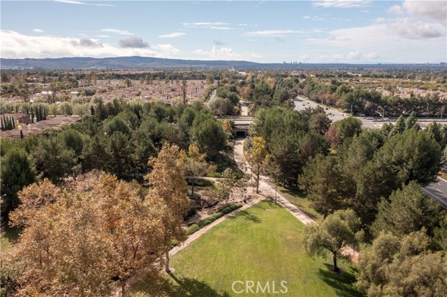 81 Strawberry, Irvine CA: https://media.crmls.org/medias/5c2894c9-7745-4b35-b7ad-f49a86ca2c8e.jpg