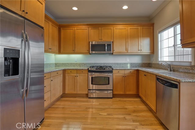 Detail Gallery Image 8 of 22 For 1021 Cravens Ave #15,  Torrance,  CA 90501 - 3 Beds | 2/1 Baths