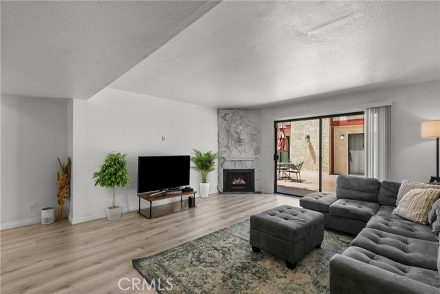 Detail Gallery Image 1 of 37 For 11274 Morrison St #2,  North Hollywood,  CA 91601 - 2 Beds | 2/1 Baths