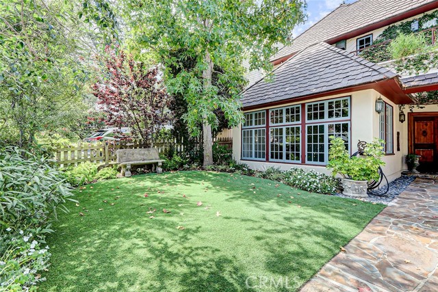 2917 N Poinsettia Avenue, Manhattan Beach CA: https://media.crmls.org/medias/5c2b1573-2553-4f76-88d3-321cee7084de.jpg