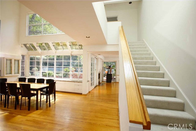 3847 Royal Woods Drive, Sherman Oaks CA: https://media.crmls.org/medias/5c2ba599-5b45-47fe-9bf2-c04920d49b8a.jpg