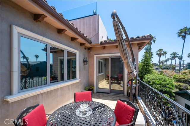 1407 S Catalina Avenue, Redondo Beach CA: https://media.crmls.org/medias/5c2c89b2-235f-4a5d-85ec-c9baf9532412.jpg