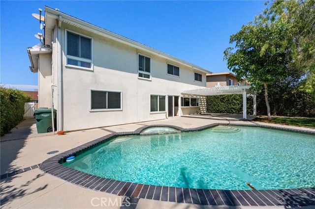9882 Kings Canyon Drive, Huntington Beach CA: https://media.crmls.org/medias/5c2d6fb9-0cf5-4ed3-b16a-88560f4ac796.jpg