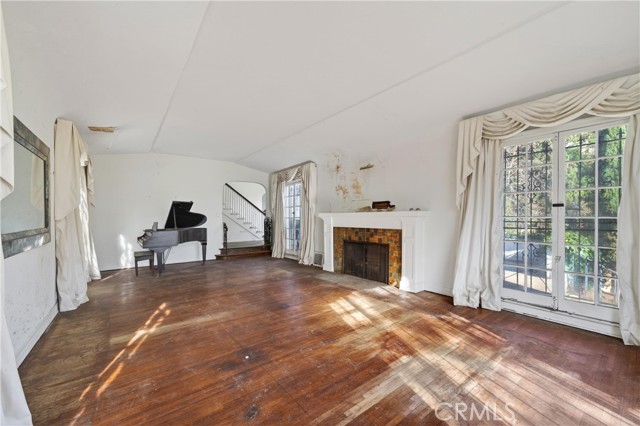 Detail Gallery Image 7 of 33 For 2329 N Edgemont, Los Angeles,  CA 90027 - 5 Beds | 3 Baths