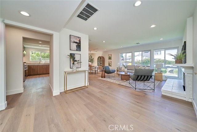 Detail Gallery Image 3 of 74 For 9604 Swinton, North Hills,  CA 91343 - 4 Beds | 3 Baths