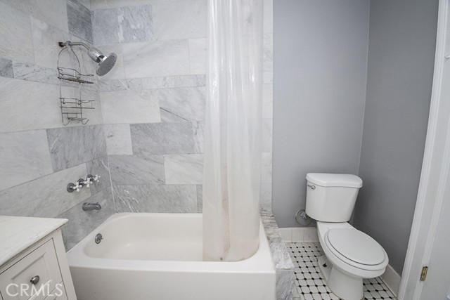 Detail Gallery Image 22 of 34 For 11343 Missouri Ave, Los Angeles,  CA 90025 - 4 Beds | 3 Baths