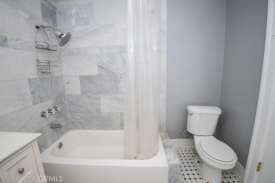 https://media.crmls.org/medias/5c2dc777-e0b2-4c30-b437-0595f30d111c.jpg?preset=X-Large