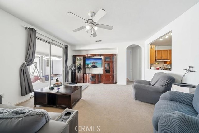 25266 Shady Creek Circle, Menifee CA: https://media.crmls.org/medias/5c2ddc48-bc43-49c6-861a-4fc02124d06c.jpg