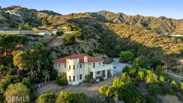 1220 E Providencia Avenue, Burbank CA: https://media.crmls.org/medias/5c2e2522-94ca-40d6-bf63-93c72223e6fc.jpg