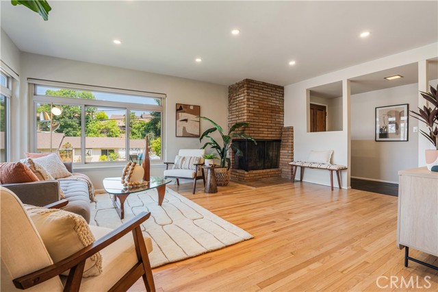 Detail Gallery Image 2 of 20 For 1826 Bara Rd, Glendale,  CA 91208 - 3 Beds | 2 Baths