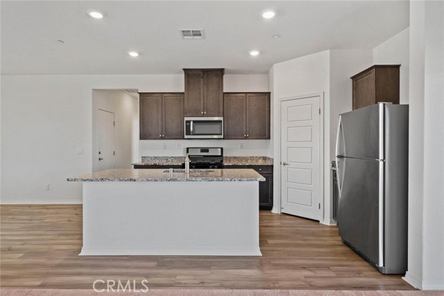 Detail Gallery Image 9 of 18 For 12295 Gold Dust Way, Victorville,  CA 92392 - 3 Beds | 2 Baths