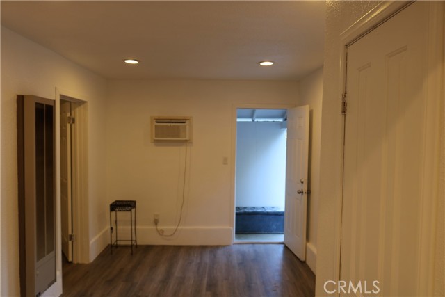 Detail Gallery Image 4 of 8 For 10799 Sherman Grove Ave, Sunland,  CA 91040 - 1 Beds | 1 Baths