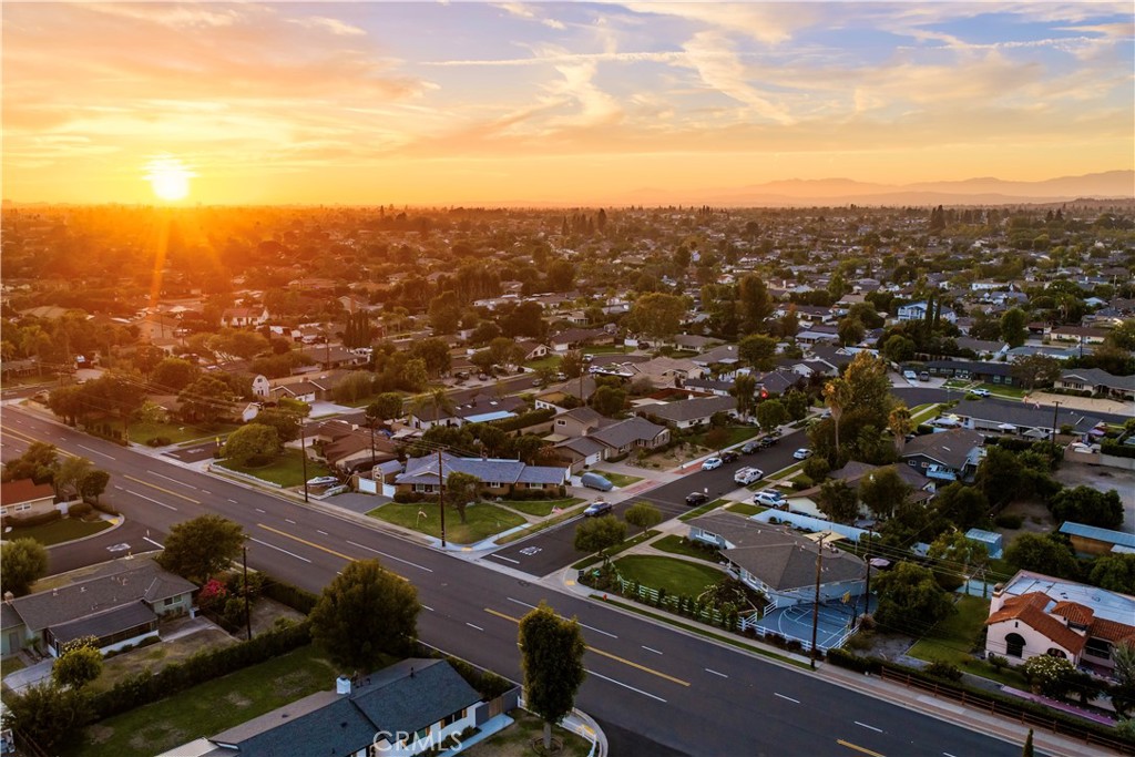 https://media.crmls.org/medias/5c326a7e-15b3-4892-a8ed-1bfab9b6fd83.jpg?preset=X-Large