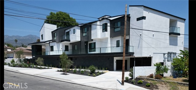 4036 Rosemont Avenue, Montrose CA: https://media.crmls.org/medias/5c32853a-4aac-4802-b9a6-08fb4ddfc656.jpg